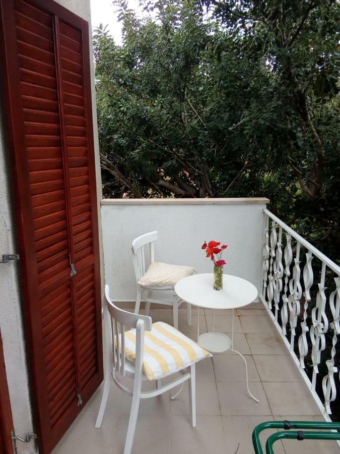 Relax Garden Daire Stari Grad  Dış mekan fotoğraf